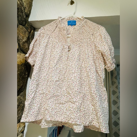 Alice Walk $150 Smocked Neck Short Sleeve Pattern Blouse. Size S - Picture 1 of 11